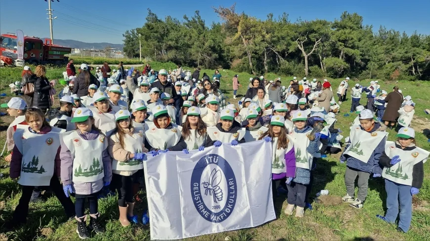 İTÜ Geliştirme Vakfı Özel İzmir Okulları Öğrencileri İzmir’in En Büyük Fidan Dikim Etkinliklerinden Birine İmza Attı