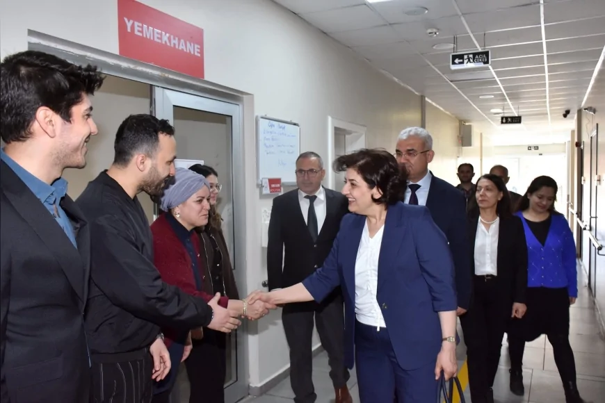 Vali Eşi Süreyya Yavuz Hanımefendi Şehit Kara Pilot Yüzbaşı Serhat Sığnak Huzurevini Ziyaret Etti