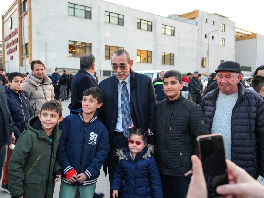 ETİMESGUT BELEDİYE BAŞKANI ERDAL BEŞİKCİOĞLU TÜRK BEYLERİ KENT MEYDANI’NDA VATANDAŞLARLA İFTAR SOFRASINDA BULUŞTU