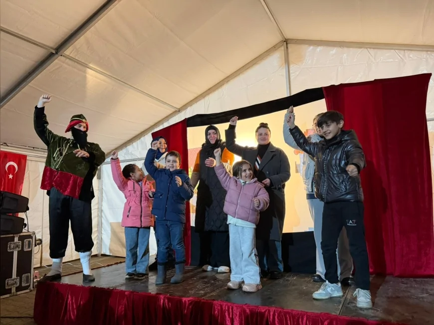 Yalova Belediyesi Paşakent Mahallesi’nde Geleneksel Karagöz ve Hacivat Gösterisi Düzenledi