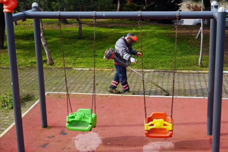 Maltepe Belediyesi Ramazan Bayramı Öncesi 142 Parkta Bakım ve Temizlik Çalışması Başlattı