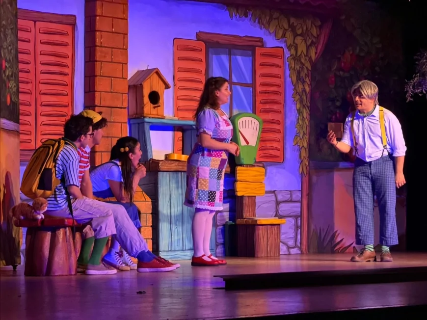 ETİ ÇOCUK TİYATROSU “BİR BİLMECEM VAR ÇOCUKLAR” OYUNUYLA YALOVA’DA BİNLERCE ÖĞRENCİYİ TİYATROYLA BULUŞTURDU