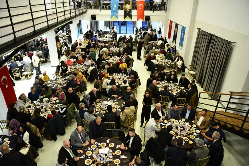 Tepebaşı Belediye Başkanı Ahmet Ataç Yeşiltepe’de iftara katıldı: “İftar sofraları toplumsal dayanışmayı güçlendiriyor”