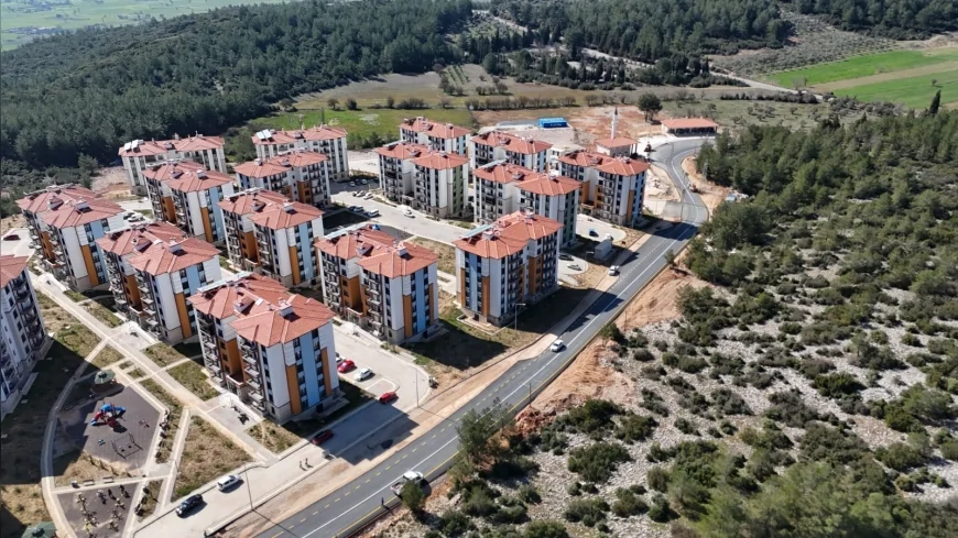 MUĞLA BÜYÜKŞEHİR BELEDİYESİ MENTEŞE AKÇAOVA MAHALLESİNDE 1100 METRELİK TOKİ VE HAYVAN BARINAĞI YOLUNU TAMAMLADI