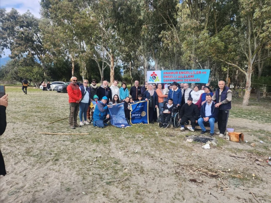 ANAMUR’DA “GÖKYÜZÜNDE ENGEL YOK” ETKİNLİĞİYLE ENGELLİ ÇOCUKLAR YAMAÇ PARAŞÜTÜYLE GÖKYÜZÜYLE BULUŞTU