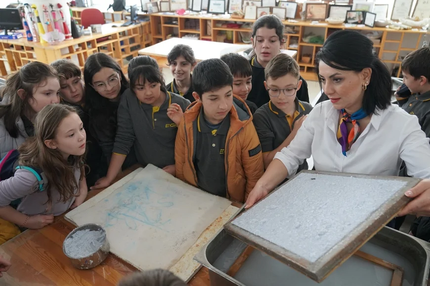 Tepebaşı Belediyesi Geri Dönüşüm Atölyesinde 90 Ortaokul Öğrencisi Atık Kağıdın Yolculuğunu Yerinde Gördü