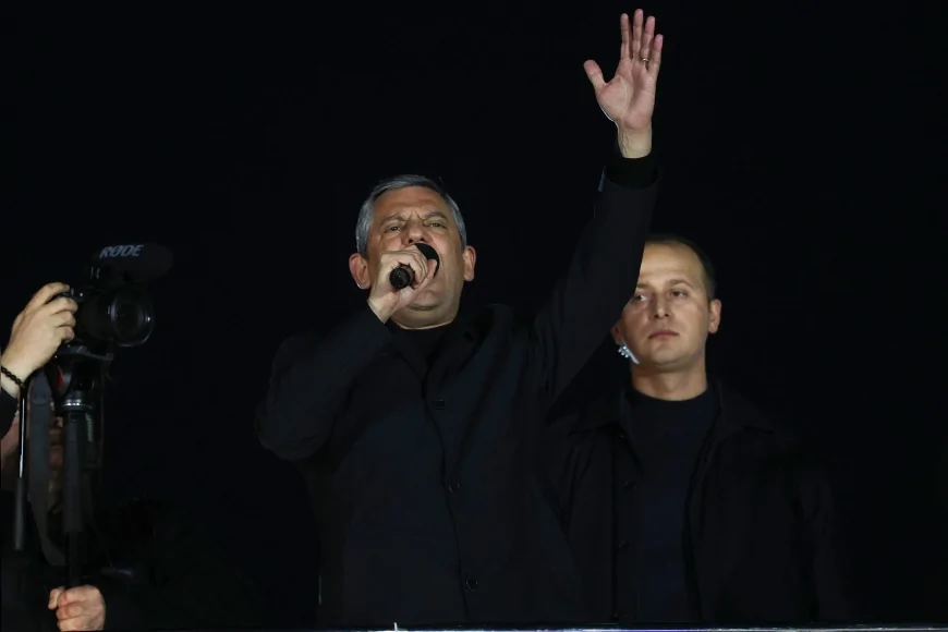 CHP GENEL BAŞKANI ÖZGÜR ÖZEL EYÜPSULTAN’DA: “ERDOĞAN’IN TÜRKİYE’YE AİT BİR PLANI YOKTUR, TRUMP’IN PLANININ PARÇASI OLMUŞTUR VE TEK HESABI BİR KEZ DAHA SEÇİM KAZANMAKTIR”