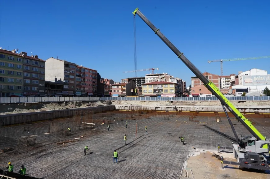ESKİŞEHİR’DE KURTULUŞ KAPALI PAZAR YERİ PROJESİNDE TEMEL ÇALIŞMALARI HIZLA SÜRÜYOR