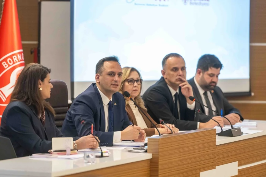 BORNOVA BELEDİYESİ TEMİZLİK HİZMETLERİNİ GÜÇLENDİRİYOR 9 YENİ ARAÇ ALIMI MECLİSTEN OYBİRLİĞİYLE GEÇTİ