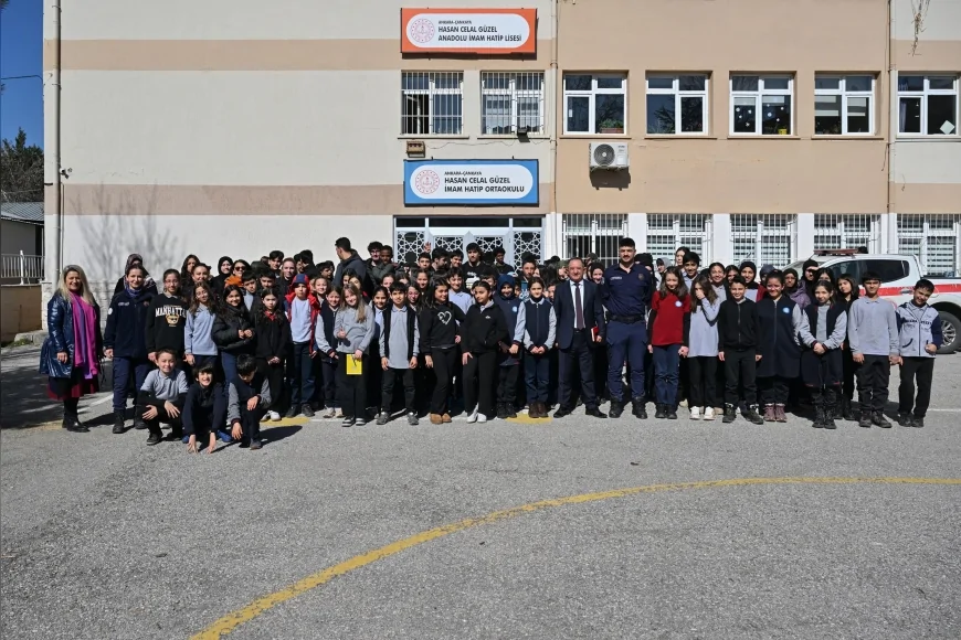 Ankara Büyükşehir Belediyesi Deprem Haftası’nda Öğrencilere Afet Farkındalık Eğitimi ve Tatbikat Düzenledi