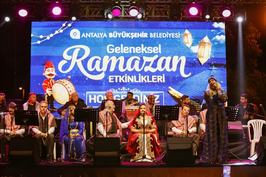 Antalya’da Cam Piramit’te düzenlenen Ramazan etkinliklerinde Şanlıurfalılar ve Elazığlılar gecesi coşkusu yaşandı