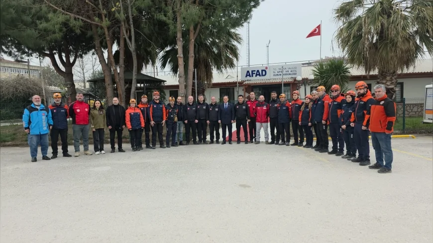 Yalova Valisi Dr. Ahmet Hamdi Usta’dan Arama Kurtarma Kurumuna Ziyaret