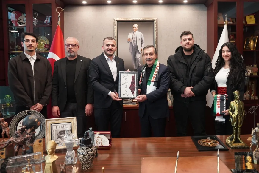 TEPEBAŞI BELEDİYE BAŞKANI DT. AHMET ATAÇ FİLİSTİNLİ ÖĞRENCİLERİ MAKAMINDA AĞIRLADI