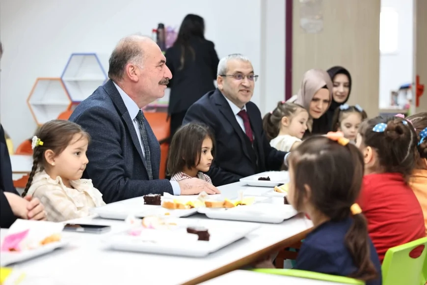Çorum Valisi Ali Çalgan İkbalevler Anaokulu’nda Düzenlenen Tekne Orucu Etkinliğinde Minik Öğrencilerle Buluştu