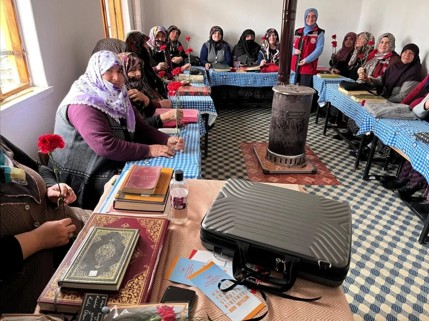 Çorum Bayat’ta Kur’an Kursu Kursiyerlerine Kadına Yönelik Şiddetle Mücadele ve Dijital Okuryazarlık