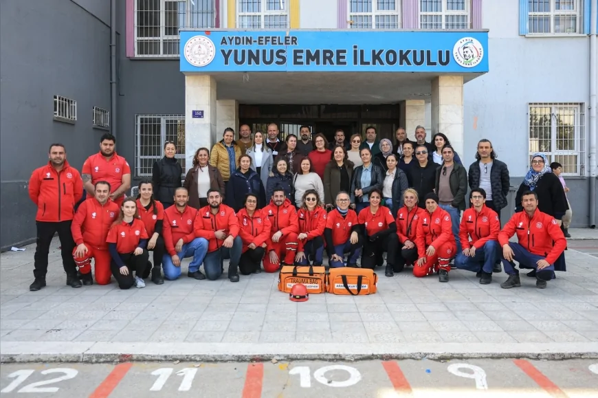Efeler Belediyesi Arama Kurtarma Ekibinden Yunus Emre İlkokulu’nda Miniklere Uygulamalı Deprem ve Afet Bilinci Eğitimi