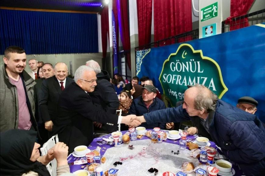 ORDU BÜYÜKŞEHİR BELEDİYE BAŞKANI DR. MEHMET HİLMİ GÜLER ÜNYE’DE İFTAR SOFRASINDA VATANDAŞLARLA BULUŞTU