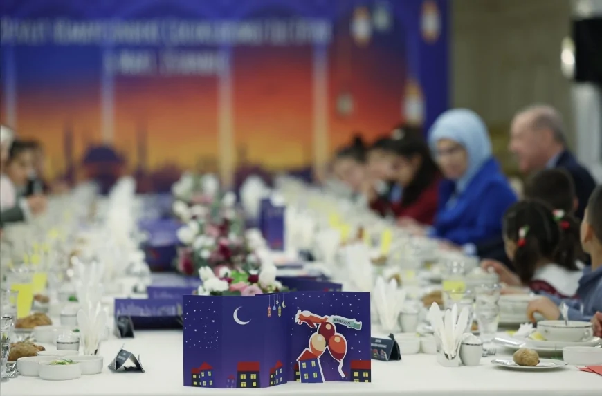 Cumhurbaşkanı Recep Tayyip Erdoğan devlet himayesindeki çocuklarla iftarda buluştu