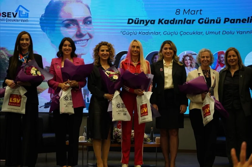 LÖSEV 8 Mart Dünya Kadınlar Günü’nde İzmir’de Kadınları Dayanışma Panelinde Buluşturdu