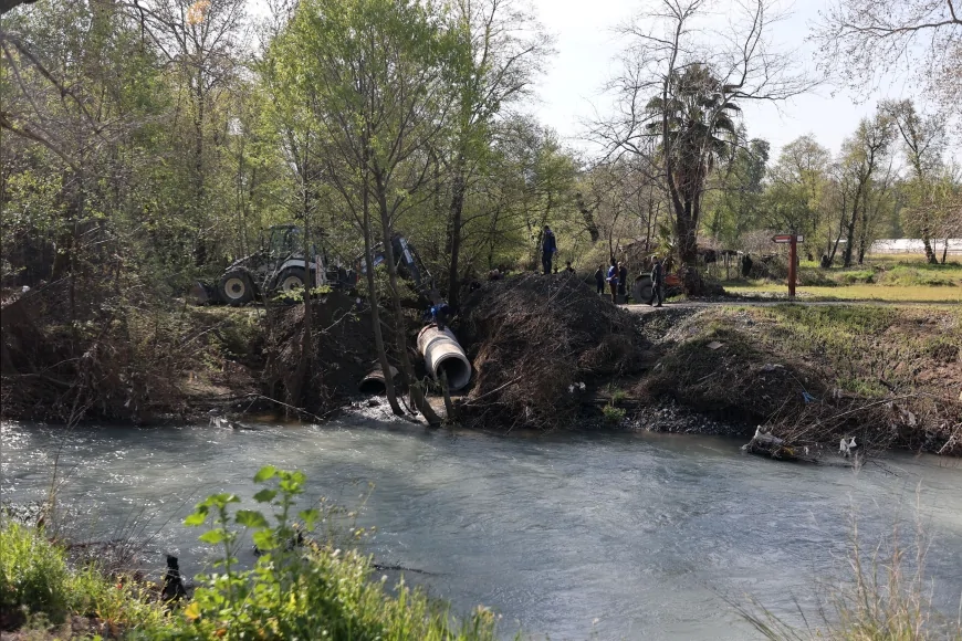 Muğla Büyükşehir Belediyesi Köyceğiz’de Selden Etkilenen Üreticilere Destek ve Altyapı Çalışmalarını Sürdürüyor