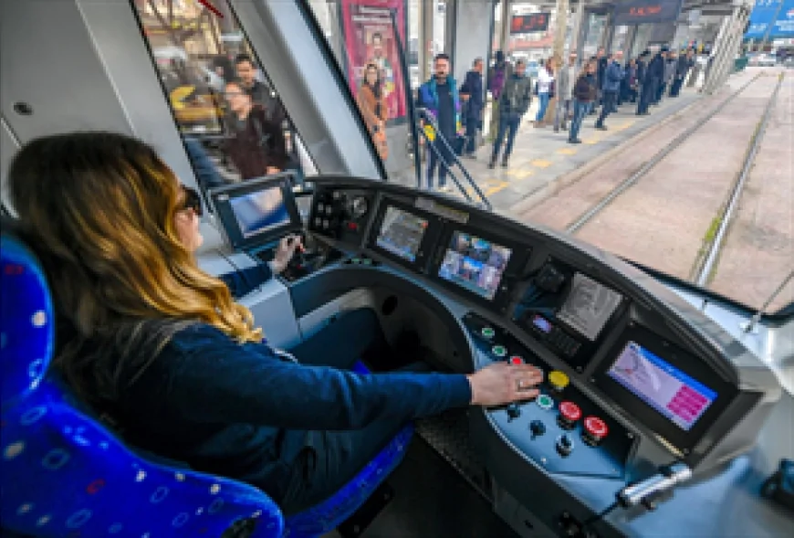 İzmir Metro AŞ Tramvay Sürücüsü Simay Aytimur: “Eşitlik Bir Lütuf Değil Temel Bir Hak”