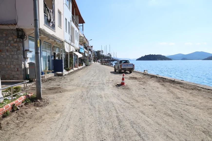 Marmaris Belediyesi Bozburun Sahil Bandını Baştan Sona Yenileyerek Modern ve Konforlu Hale Getiriyor