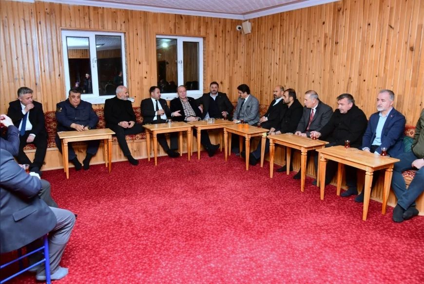 Kahramankazan Belediye Başkanı Selim Çırpanoğlu İçören Kur’an Kursu’nda Düzenlenen İftar Programında Öğrencilerle Bir Araya Geldi