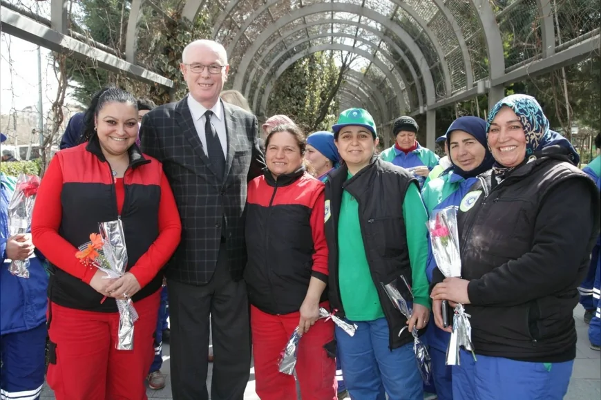 ODUNPAZARI BELEDİYE BAŞKANI KAZIM KURT: “8 MART KADINLARIN EŞİTLİK, ÖZGÜRLÜK VE ADALET MÜCADELESİNİN SİMGESİ”