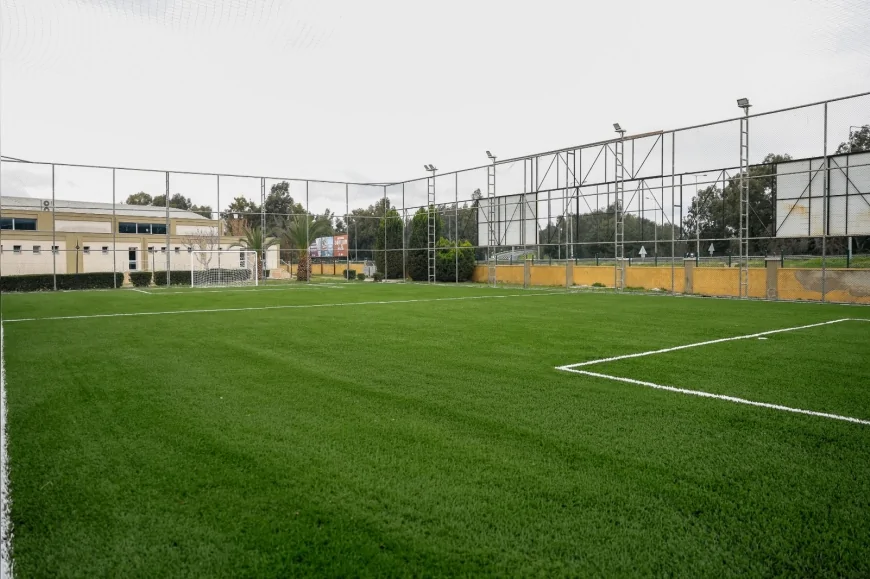Efeler Belediye Başkanı Anıl Yetişkin yıllardır atıl durumda bulunan Çeştepe Halı Saha’yı yenileyerek yeniden hizmete açtı