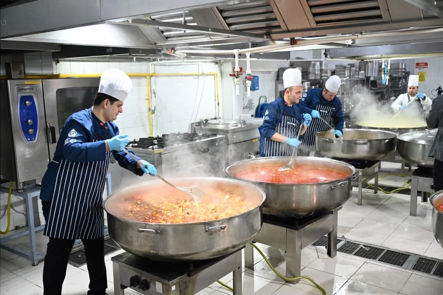 Bursa Büyükşehir Belediyesi Ramazan Boyunca On Binlerce Kişiye Ulaşan Dayanışma Mutfağını Büyütüyor