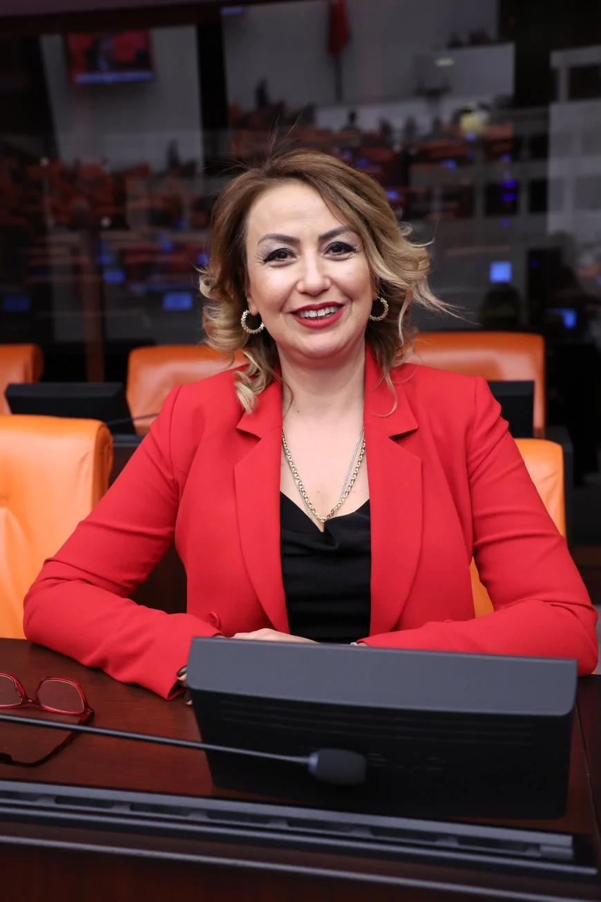 CHP Hatay Milletvekili Nermin Yıldırım Kara: “Kadın hareketinin görevi cumhuriyet bayrağını ileriye taşımaktır”