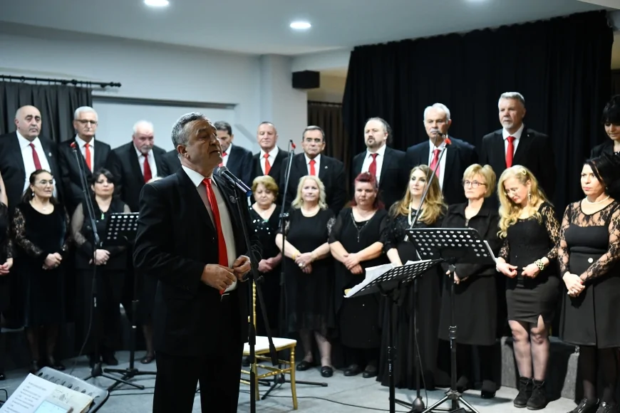 TEPEBAŞI BELEDİYESİ TÜRK HALK MÜZİĞİ TOPLULUĞU 8 MART’TA KADINLAR İÇİN TÜRKÜLER SÖYLEDİ