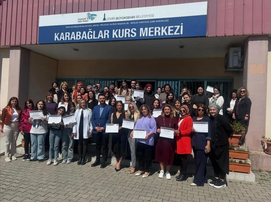 İzmir Büyükşehir Belediyesi Meslek Fabrikası Kursiyeri Sevinç Tokcan Kendi Kuaför Salonunu Açtı