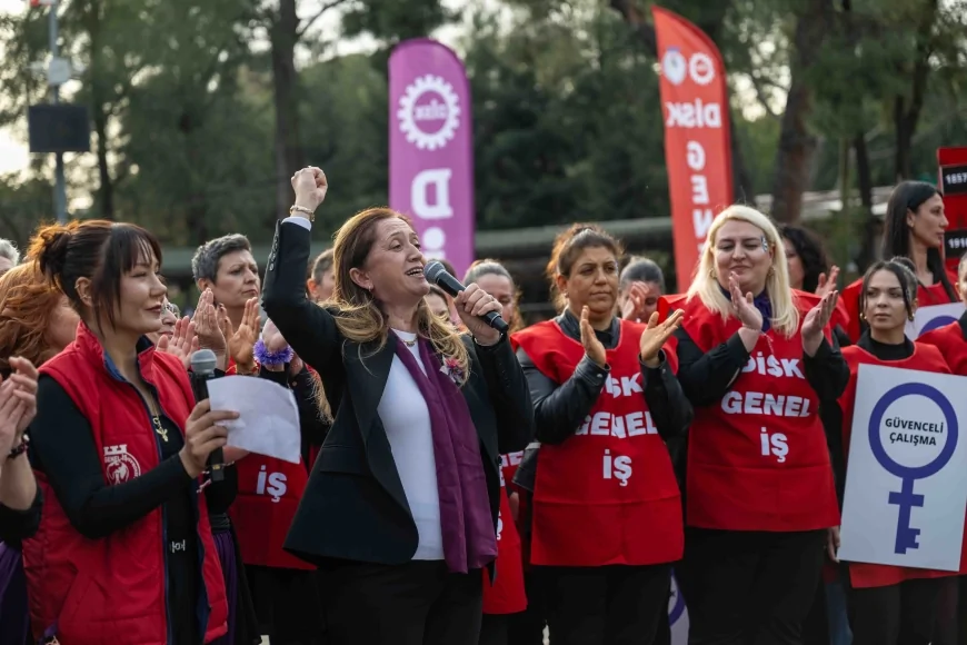 BORNOVA’DA 8 MART BULUŞMASI: KIRMIZI KAPI DAYANIŞMA VE ÖRGÜTLÜLÜK ANAHTARLARIYLA AÇILDI