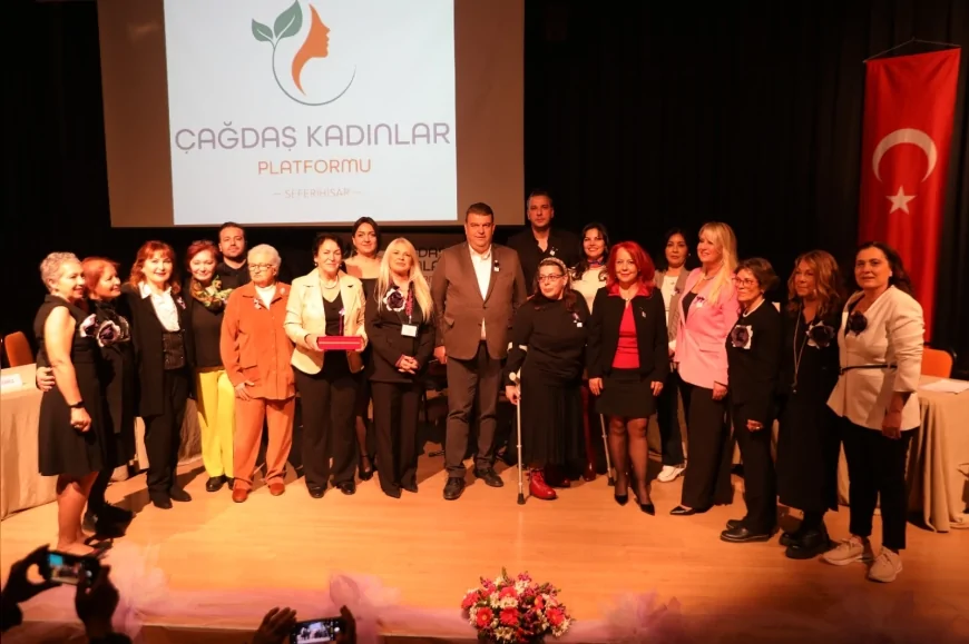 SEFERİHİSAR’DA “8 KADIN 8 BAŞARI ÖYKÜSÜ” ETKİNLİĞİNDE İLHAM VEREN HİKÂYELER PAYLAŞILDI