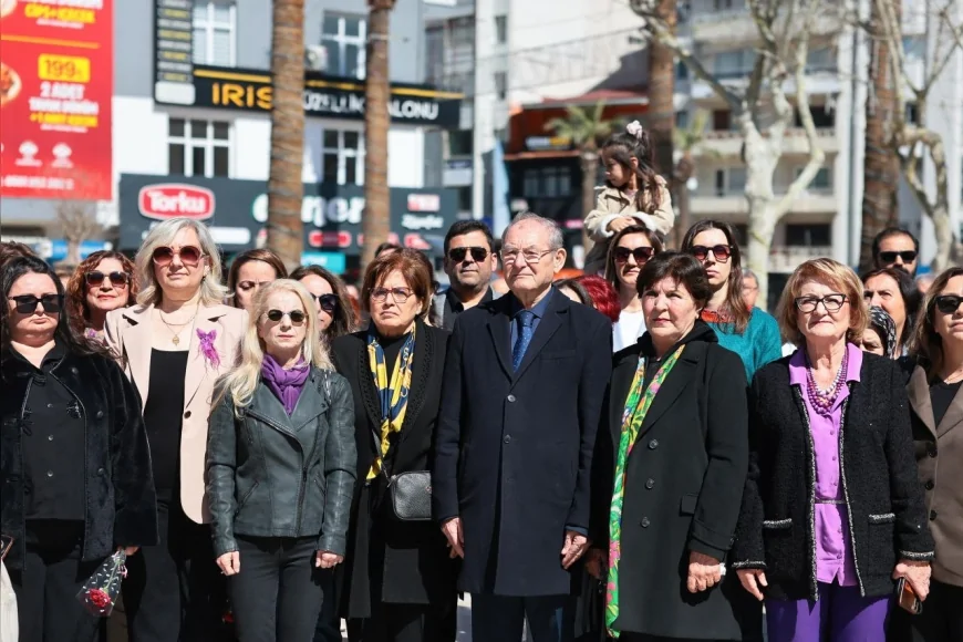 Denizli Kent Konseyi Kadın Meclisi 8 Mart’ta Atatürk Anıtı’nda tören düzenledi