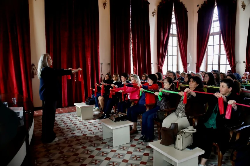 BERGAMA BELEDİYESİ 8 MART’TA KADINLARIN RUHSAL VE BEDENSEL SAĞLIĞI İÇİN SÖYLEŞİ VE EGZERSİZ ETKİNLİĞİ DÜZENLEDİ