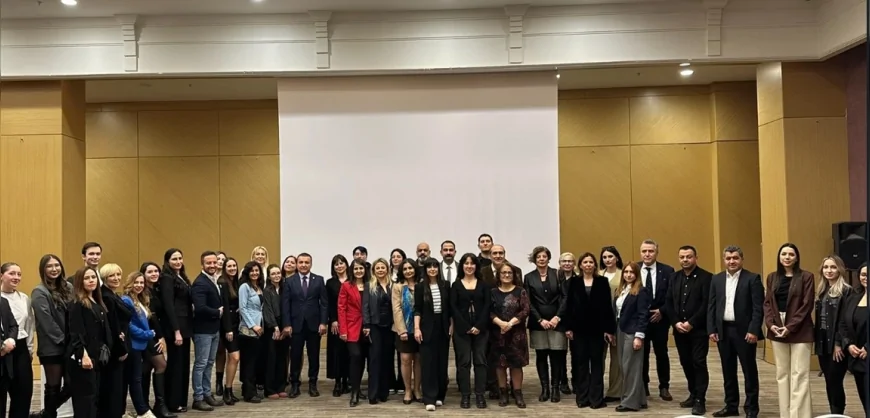 İzmir Gazeteciler Cemiyeti’nin Gazetecilere Yönelik İngilizce Eğitim Programı Ankara’da Düzenlenen Törenle Tamamlandı