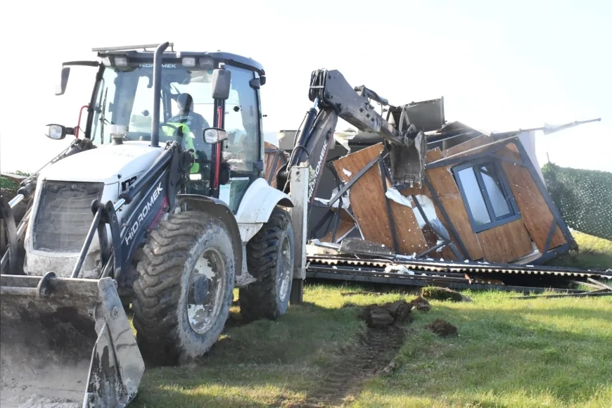 İznik Belediyesi Tarım Arazilerine Yapılan Kaçak Yapıları Yıkarak Verimli Toprakların Korunması İçin Denetimleri Sıkılaştırdı