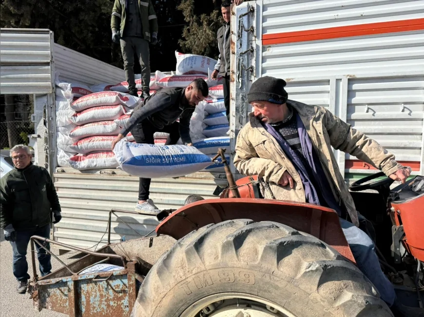 AYDIN BÜYÜKŞEHİR BELEDİYE BAŞKANI ÖZLEM ÇERÇİOĞLU’NUN YEM DESTEĞİ SULTANHİSAR’DA KÜÇÜK ÜRETİCİLERE ULAŞTIRILDI