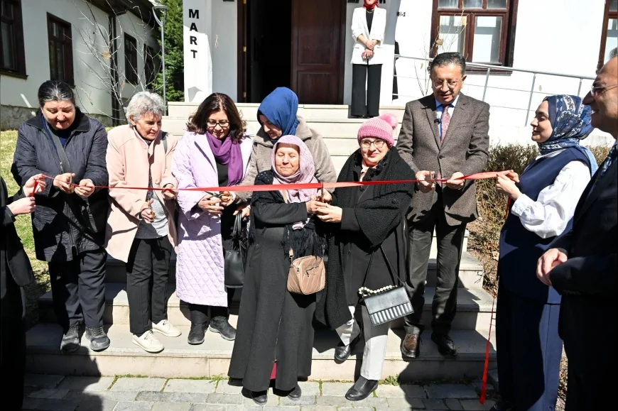 Altındağ’da 8 Mart kapsamında açılan “Kadın” temalı sergide 100’den fazla eser sanatseverlerle buluştu