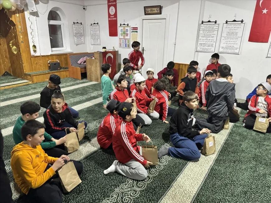 Çorum Belediyesi Ramazan Ayında Camiler ve Kur’an Kurslarında Çocuklara İftariyelik İkramında Bulunuyor