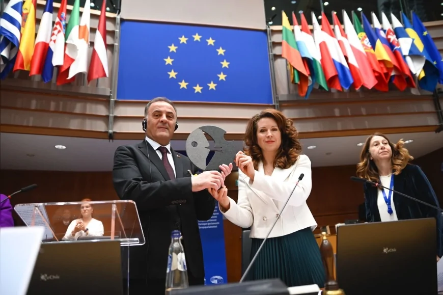 AVRUPA BÖLGELER KOMİTESİ PAWEŁ ADAMOWİCZ ÖDÜLÜ’NÜ EKREM İMAMOĞLU’NA VERDİ