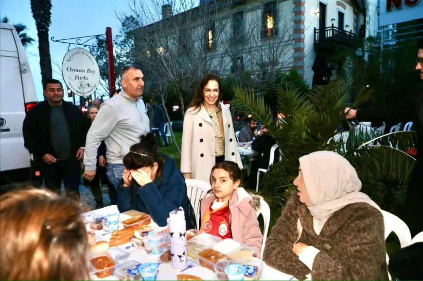KARŞIYAKA BELEDİYE BAŞKANI YILDIZ ÜNSAL TARAFTARLARLA İFTAR SOFRASINDA BULUŞTU