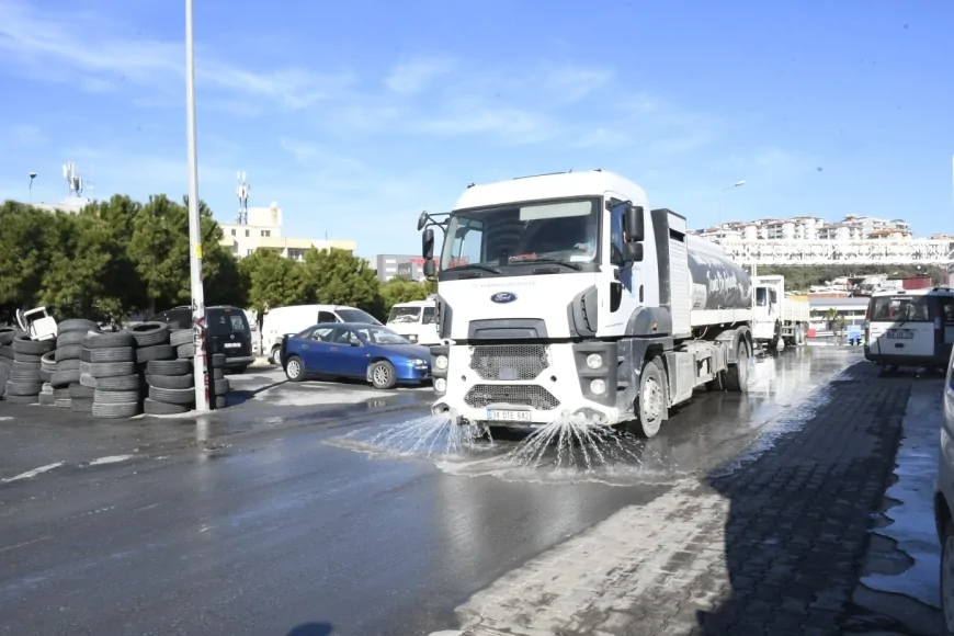 KUŞADASI BELEDİYESİ SANAYİ SİTESİNDE DETAYLI TEMİZLİK VE DEZENFEKSİYON ÇALIŞMASI YAPTI