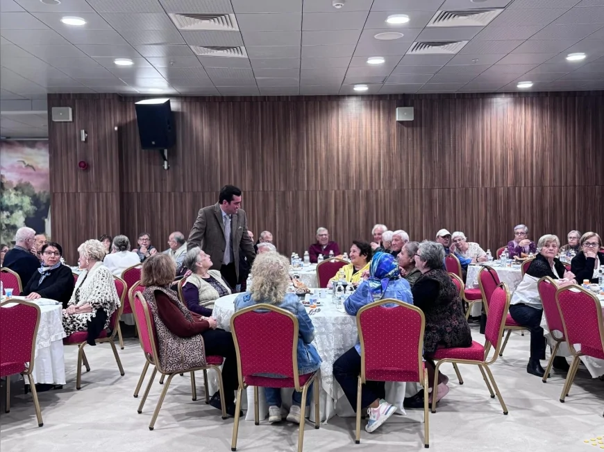 İzmir Büyükşehir Belediyesi Zübeyde Hanım Huzurevi Sakinleriyle İftar Sofrasında Buluştu