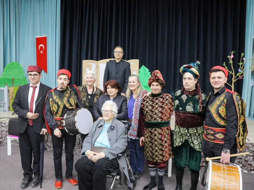 ETİMESGUT BELEDİYESİ ENGELSİZ YAŞAM MERKEZİ’NDE KARAGÖZ VE HACİVAT GÖSTERİSİ ÇOCUKLARLA BULUŞTU