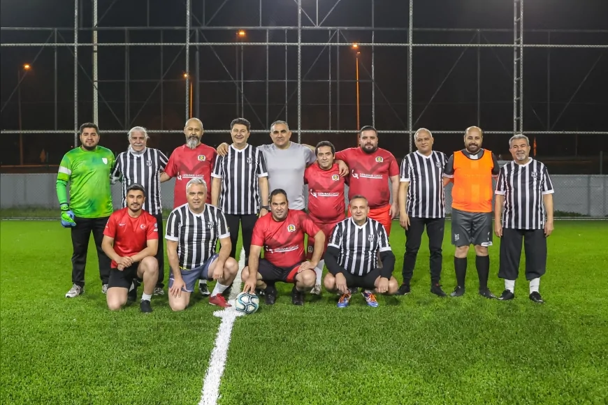 EFELER’DE BASIN MENSUPLARI İLE BELEDİYE YÖNETİCİLERİ HALI SAHADA BULUŞTU KAZANAN FAIR PLAY RUHU OLDU