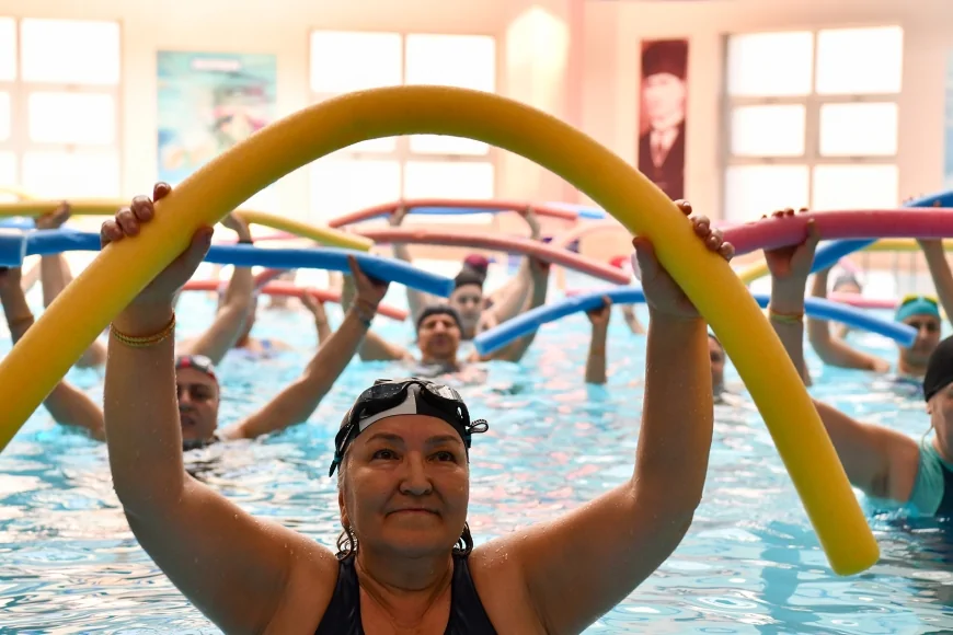 TEPEBAŞI’NDA KADINLAR 8 MART’I SU CİMNASTİĞİ ETKİNLİĞİNDE SPOR VE EĞLENCEYLE KUTLADI