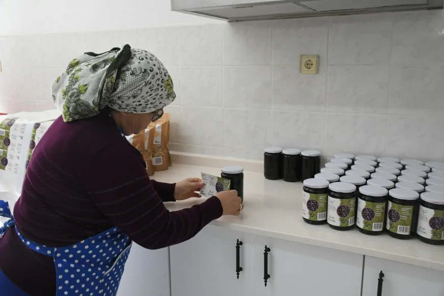 Kuşadası’nda Kadın Emeği Ekonomiye Kazandırılıyor: Ada Koop Ürünleri Ada Market Raflarında Yerini Alıyor